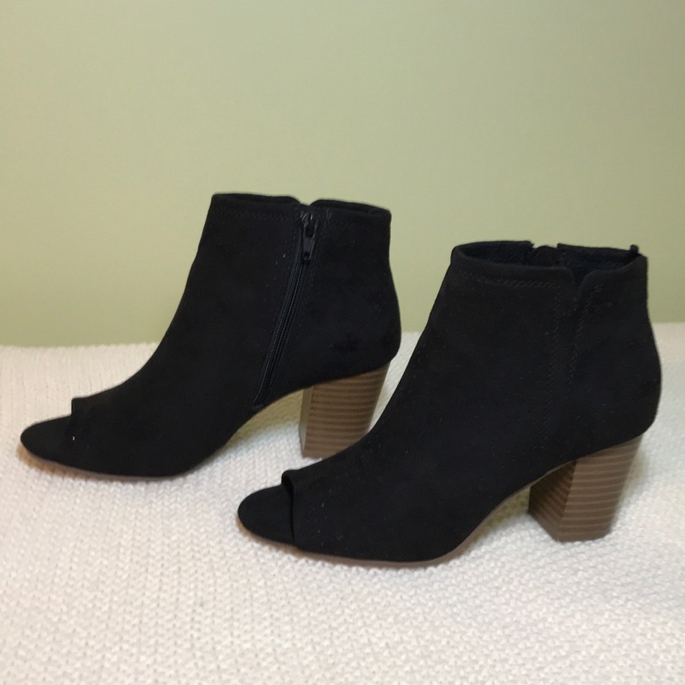 Old Navy Black Faux Suede Booties, Sz 6